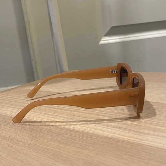 Chic Brown Sunglasses - Picture 3 of 4